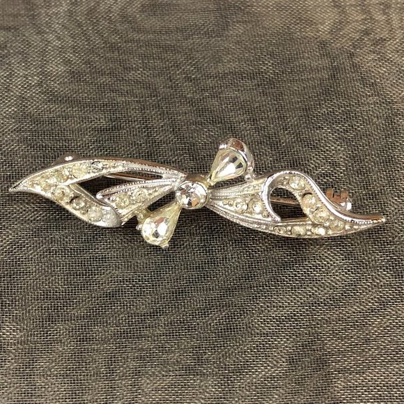 Vintage Silver Tone Faux Diamond Bow Brooch Glamcore Sparkly Old Money Quiet Lux - Picture 2 of 6